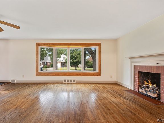 3rd image of 152 Bernhardt Dr