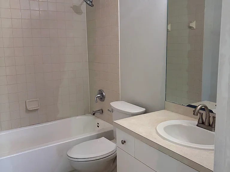 Hallway full bath