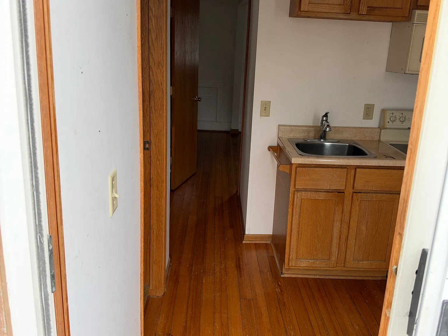 4 bed, 2000 sqft, $3,700 — Photo 2