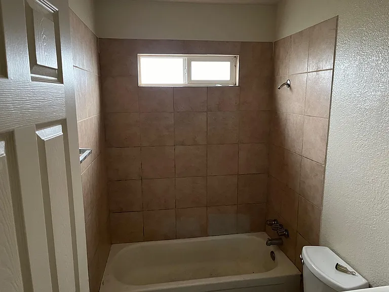 2431 Strivens Ave #NA — Photo 2