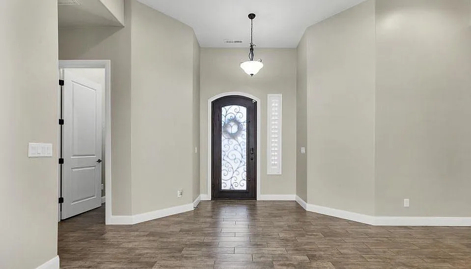 4 bed, 2147 sqft, $2,900 — Photo 2