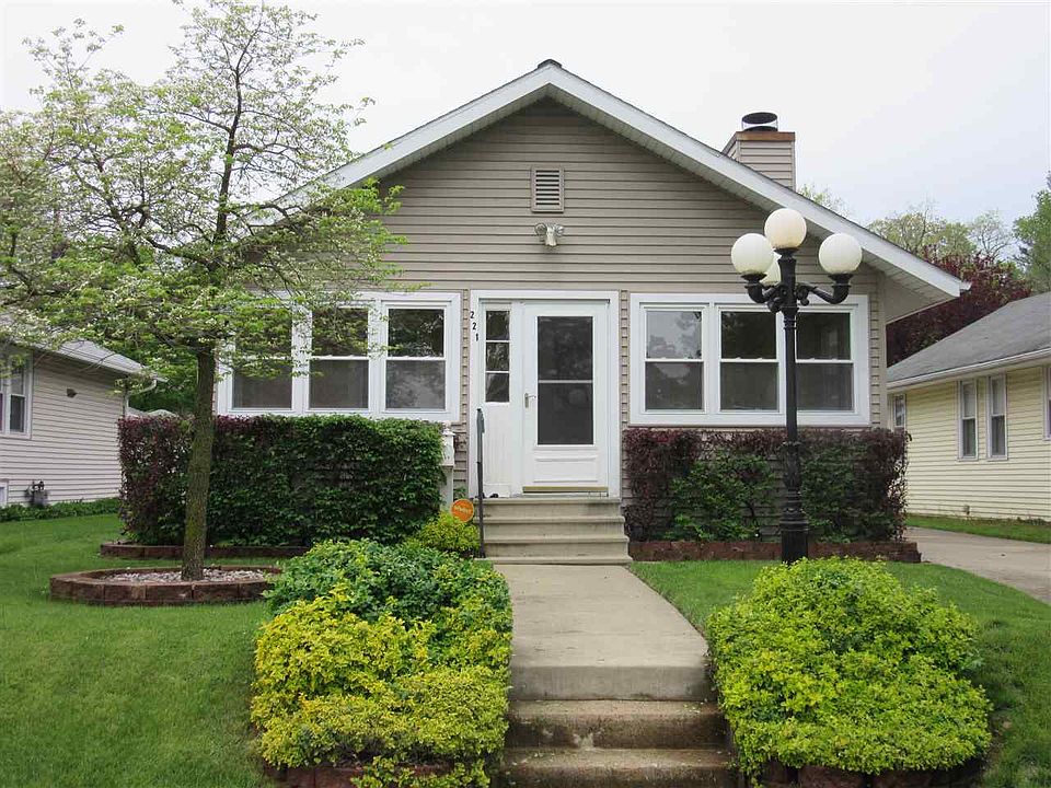1st image of 221 Tonti St
