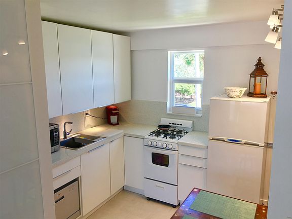 3rd image of 6484 Indian Creek Dr APT 203