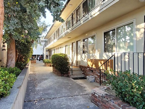4th image of 11623 Darlington Ave #212