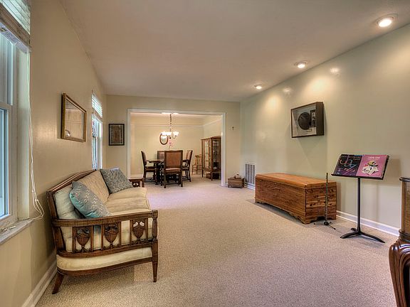 3rd image of 407 Belle Meade Dr