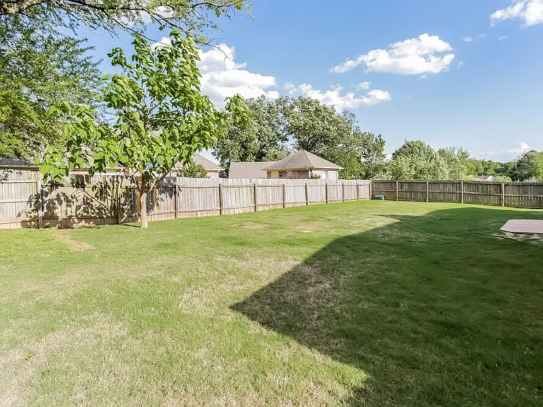 4064 Sidlehill Dr — Photo 14
