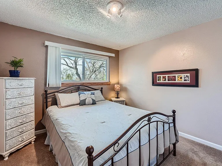 621 Devinney Ct — Photo 12