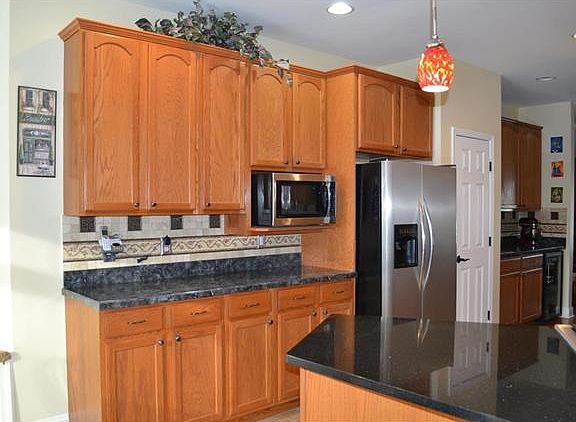 4th image of 3048 Iron Ln