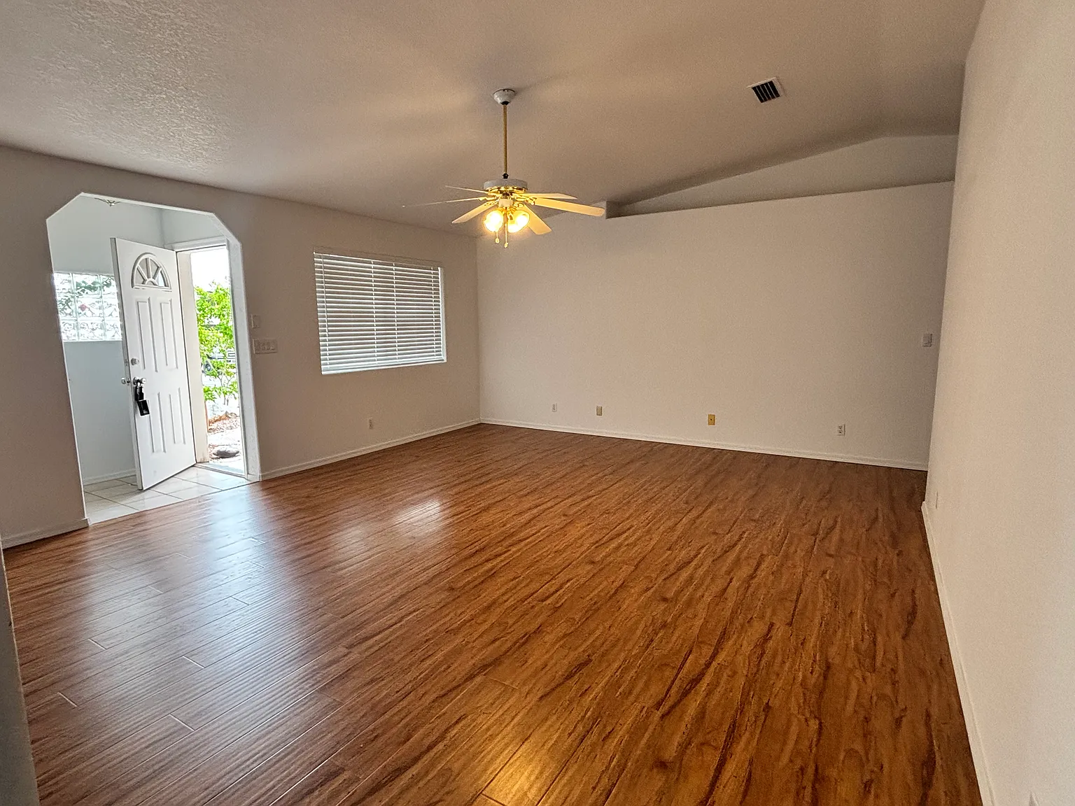 2 bed, 1449 sqft, $1,800 — Photo 4