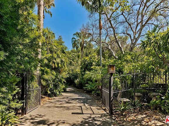 2nd image of 1385 El Mirador Dr