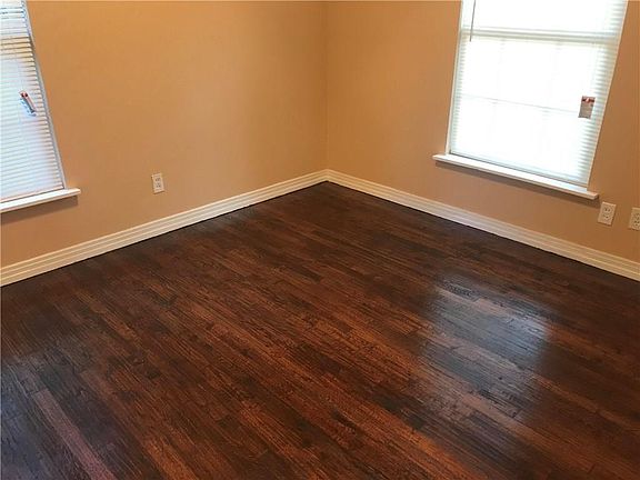 5th image of 3825 Forest Lawn Dr