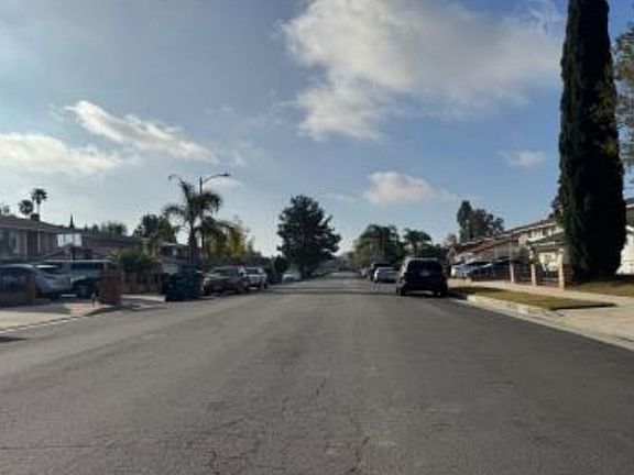 Exterior Neighborhood (street photo)