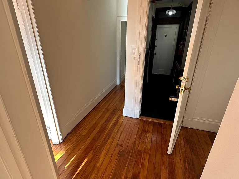 2327 Van Ness Ave #7 — Photo 7