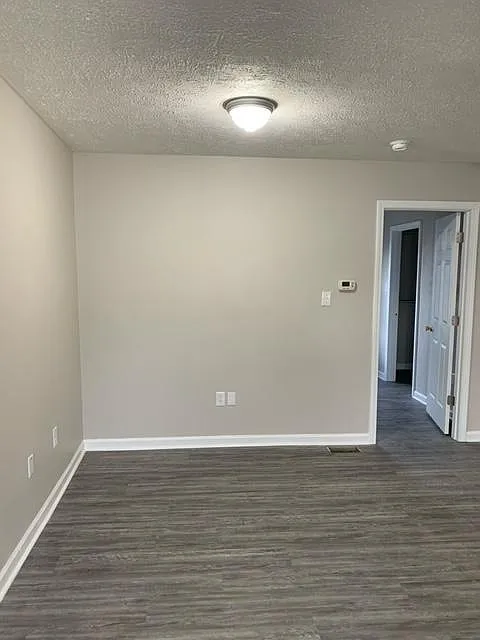 300 Kristin Dr — Photo 2