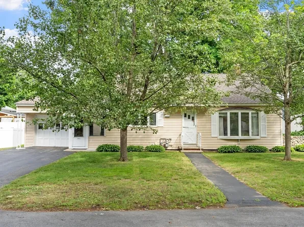 48 Chickering St, Lawrence, MA 01843