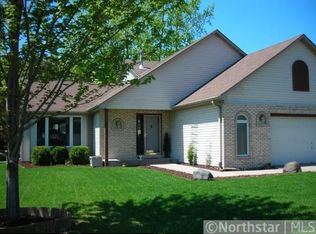 2095 Amy Cir, North St Paul, MN 55109