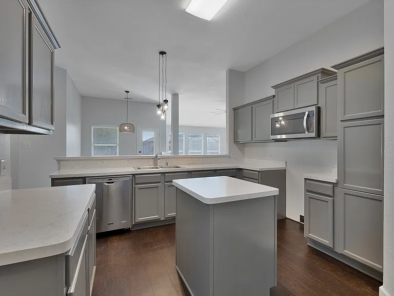 605 Clearbrook St — Photo 14
