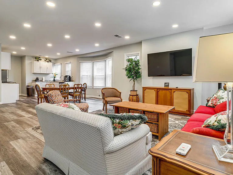 1466 Virginia Park Ave — Photo 1