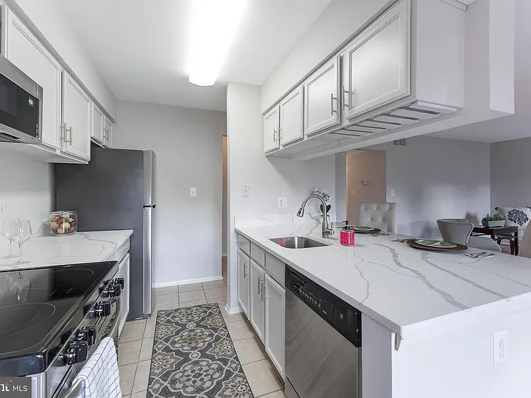 1717 Ascot Way #E — Photo 7