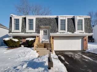 689 Sand Creek Dr, Carol Stream, IL