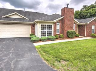11311 Ridge Lake Dr, Louisville, KY 40272