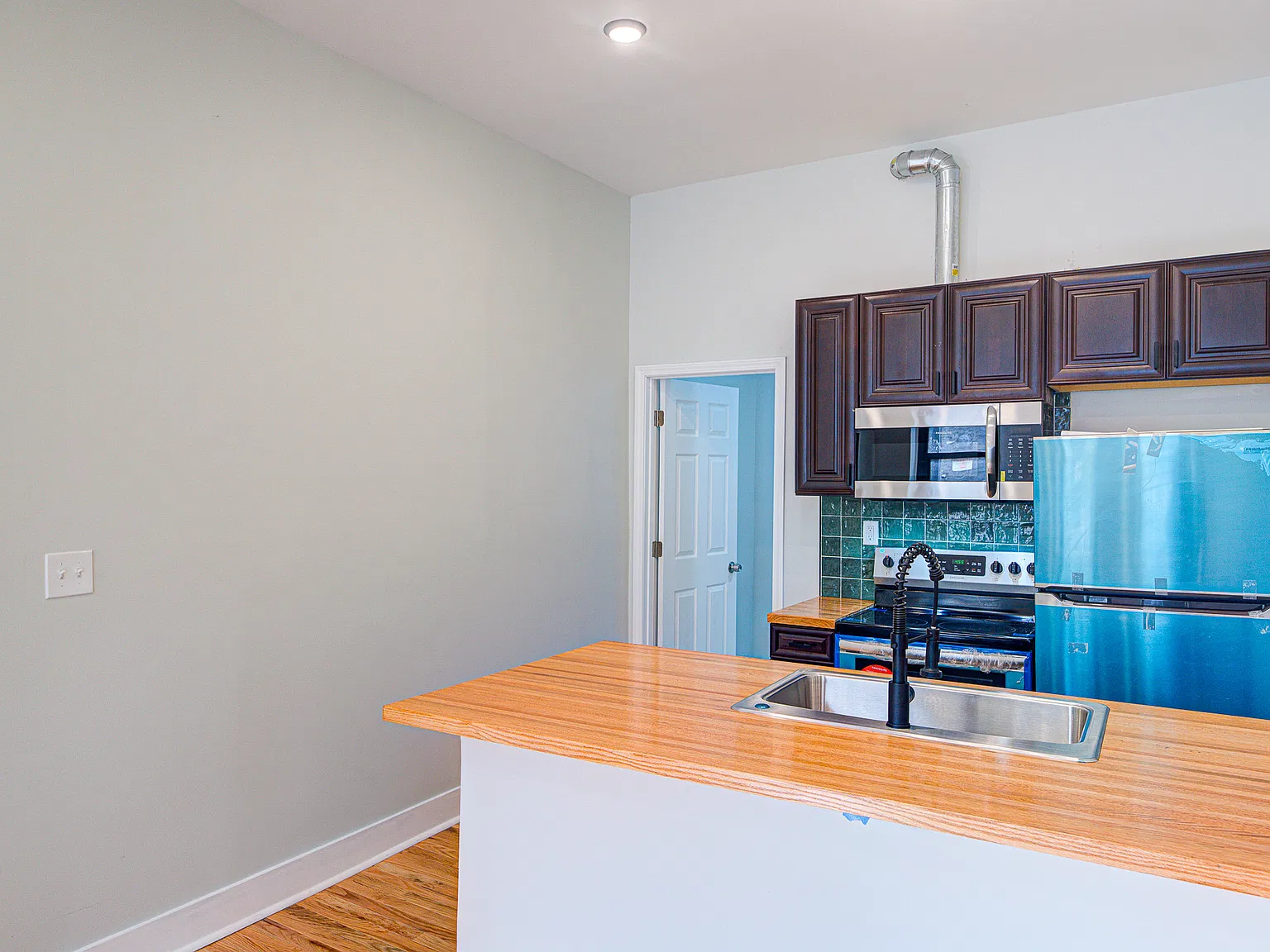 1 bed, 635 sqft, $999 — Photo 4