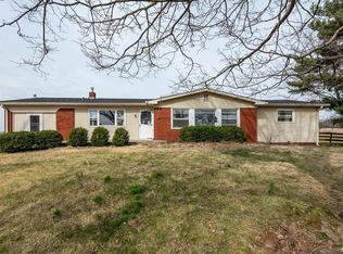 1161 Hollace Chastain Rd, Mitchell, IN 47446