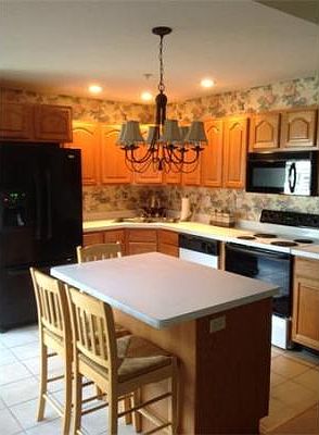 3rd image of 28 Castle Hill Rd #F