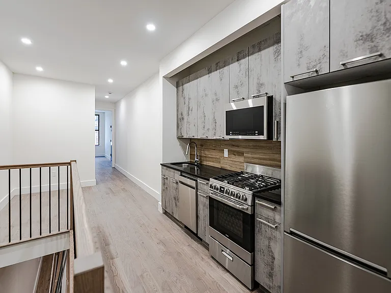 305 Harman St #1B — Photo 15