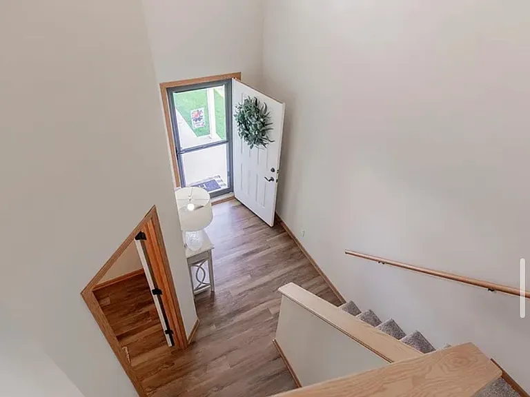 8767 Ridge Hollow Dr — Photo 4