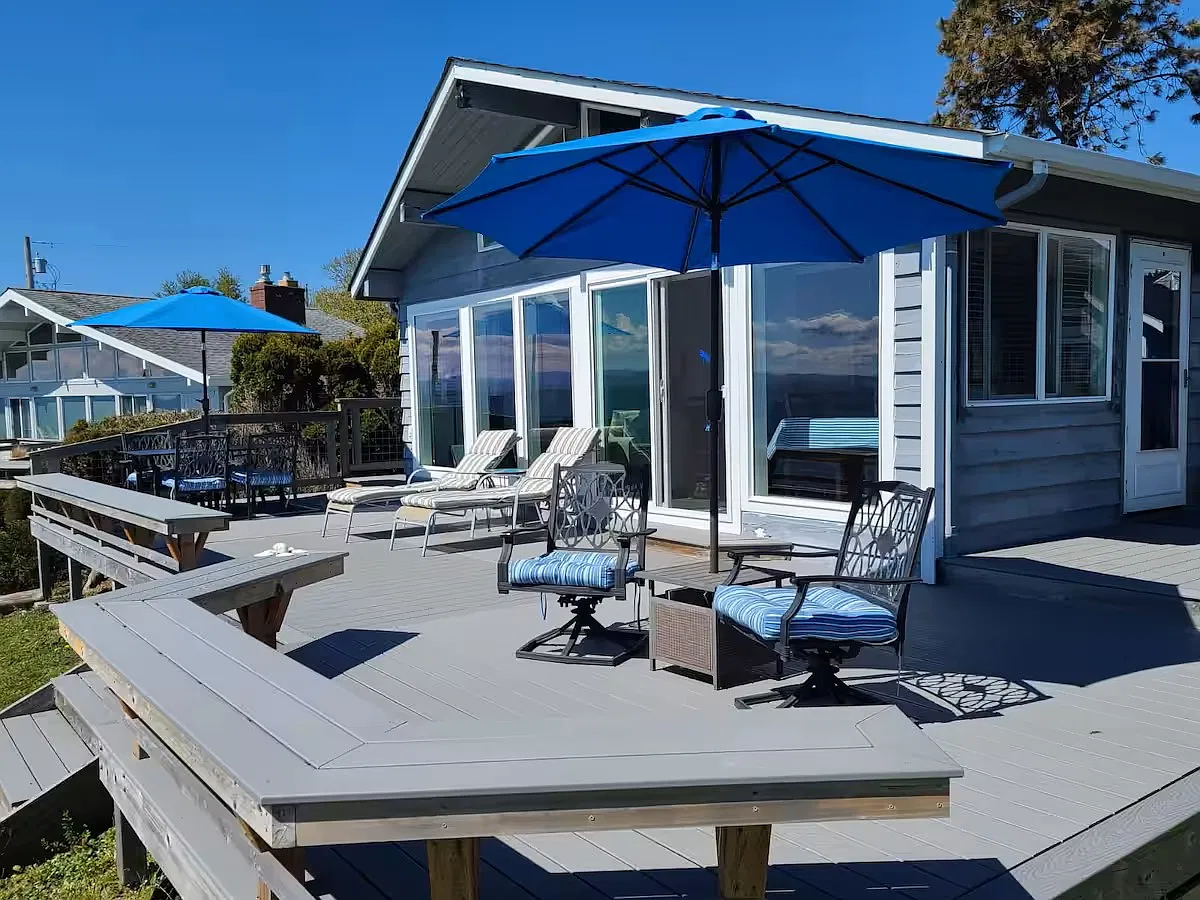 Paradise on the Beach - Short-Term Rental - Seasonal — Photo 4