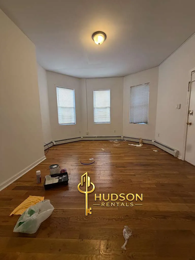 2 bed, 800 sqft, $2,000 — Photo 2
