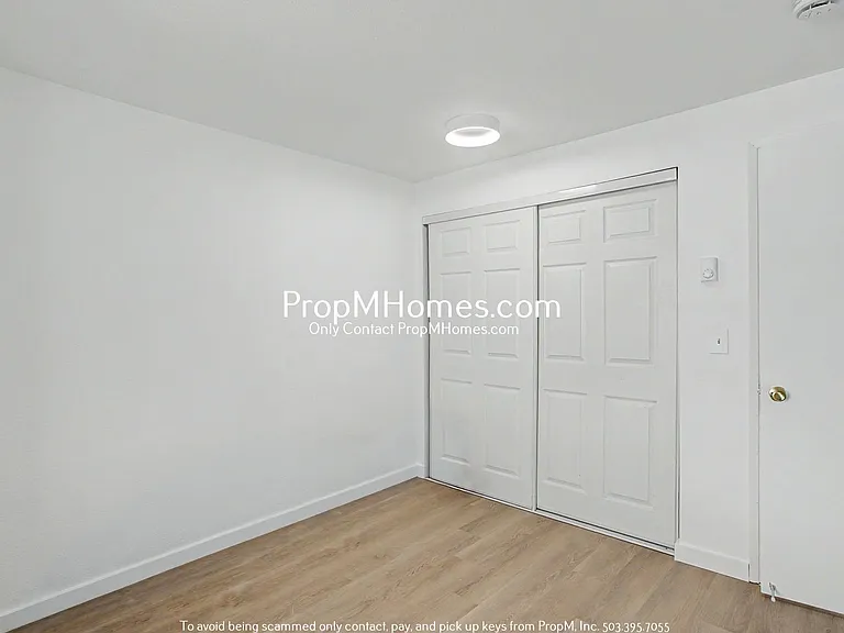 2218 SE Tacoma St — Photo 12