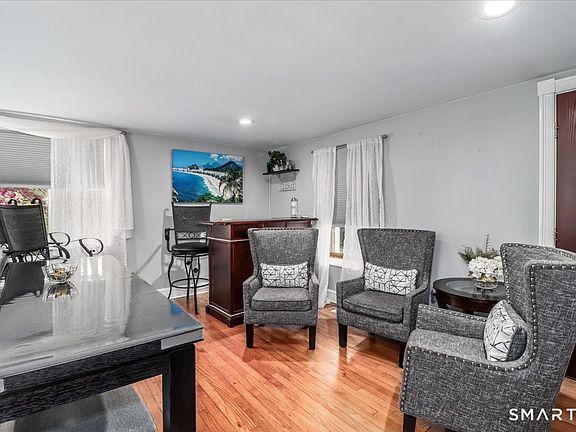 4th image of 4 Farrell Road