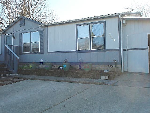 1st image of 2464 Castle Ave