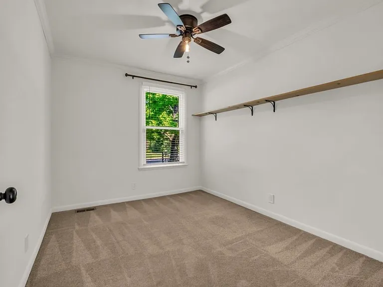 138 Carriage Dr — Photo 16