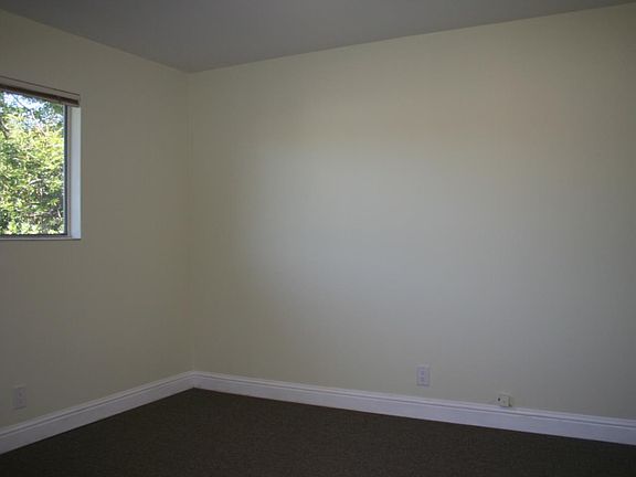 5th image of 1520 S Claremont St #G