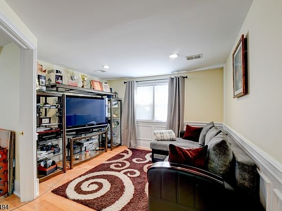 5th image of 814 Kilsyth Rd #0