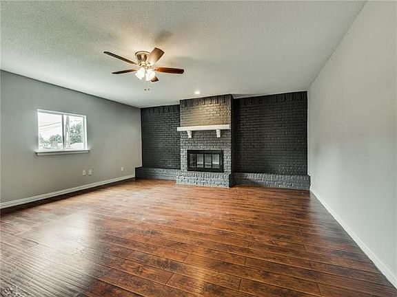 3rd image of 2515 Glacier St