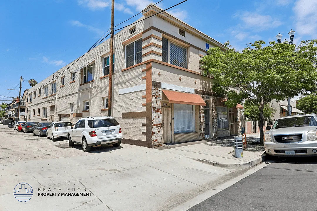 1141 Pine Ave — Photo 3