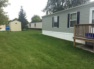 436 Chestnut Dr, Lockport, NY 14094