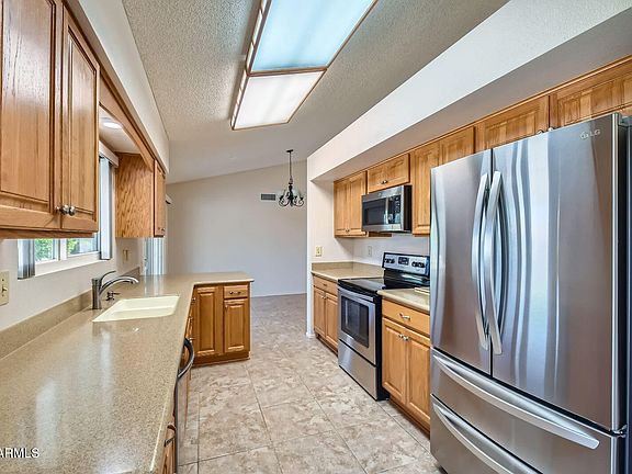 5th image of 13812 W OAK GLEN Drive