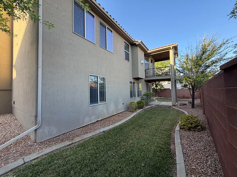 469 E Barcelona Dr — Photo 32