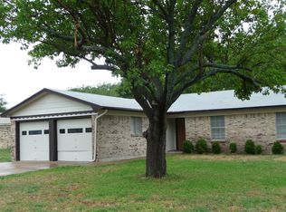 905 Darnell Ave, Benbrook, TX 76126