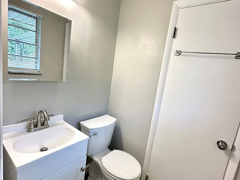 2274 Broadmoor Dr — Photo 12