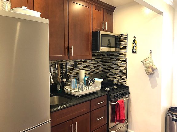 4th image of 248 W 20th St APT 3