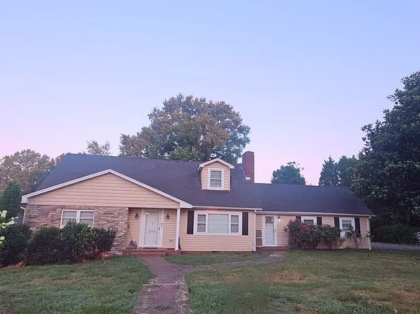 10 Woods Dr, Granite Falls, NC 28630
