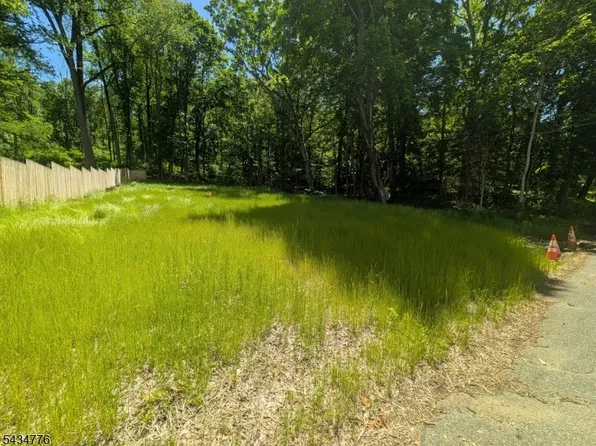 40 Chestnut St, Oxford Twp., NJ 07863
