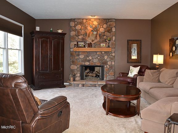2nd image of 2203 Anderson Cir