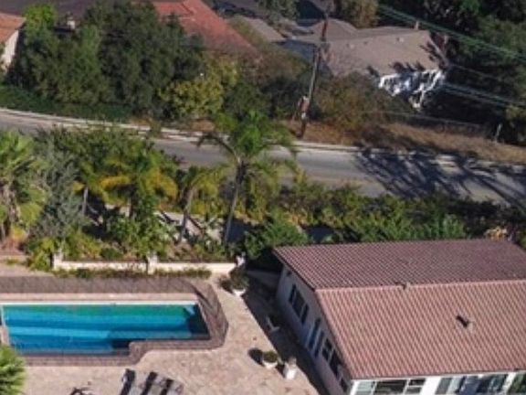 4th image of 3003 Benedict Canyon Dr